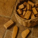 Olé & Co Nervatuur olijfhout – warme vlammen en contrast